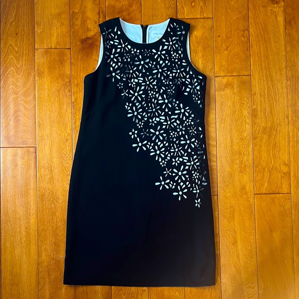 Calvin Klein Black Floral Laser Cut Sheath Dress Size 2 Career Cocktail Elegant - Picture 2 of 7
